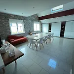 Apartment Avec Piscine Interieure