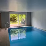 Apartment Avec Piscine Interieure *