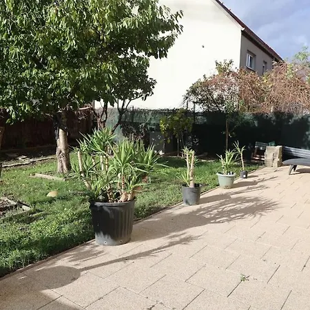 Apartment Avec Piscine Interieure *