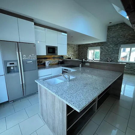 Apartment Avec Piscine Interieure