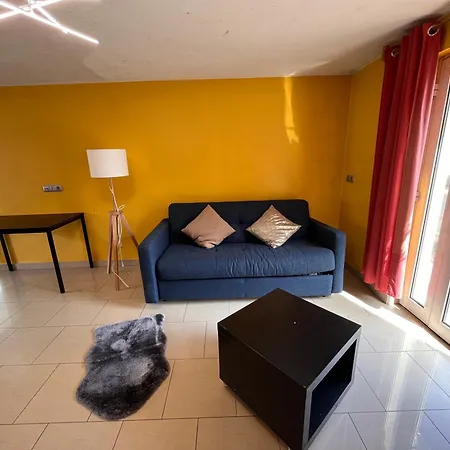 Apartment Avec Piscine Interieure *